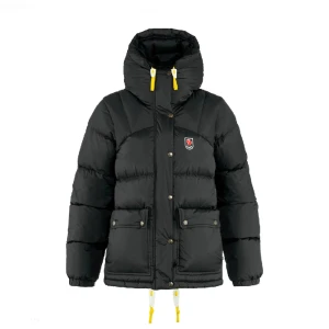 Fjällräven jacka  - Superfin och mysig fjällräven jacka. Den är i mycket gott skick. Den har en jätteliten defekt vid inre fickan som man inte tänker på. Skriv för fler bilder💓💓pris går o diskuteras. Andra bilden lånad 