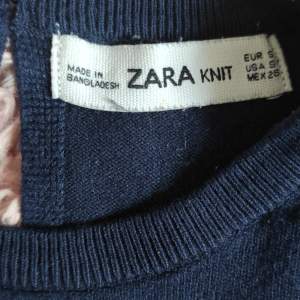 Mörkblå Zara Topp, storlek S. Lite nopprig, inga fläckar. 