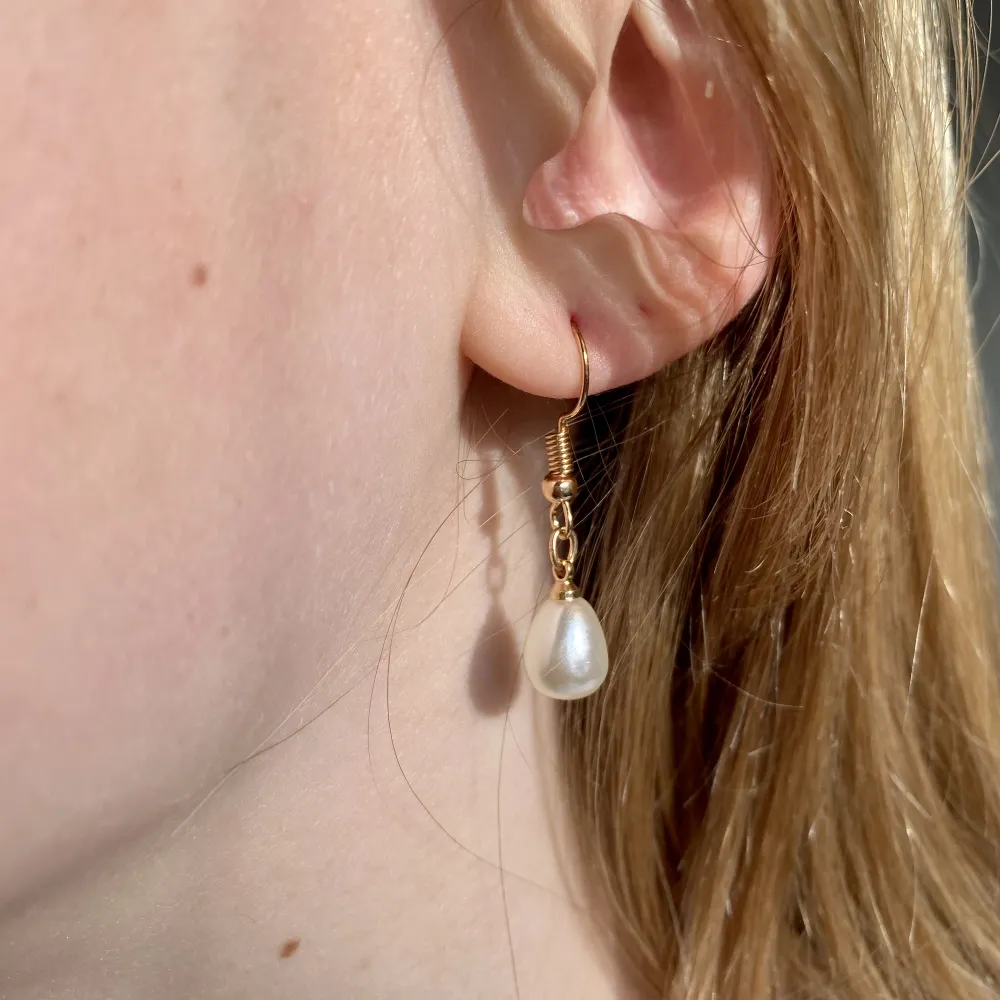 Gulliga handgjorda örhängen som passar till allt💕⚡️59kr+ 15 frakt🚚. Accessoarer.