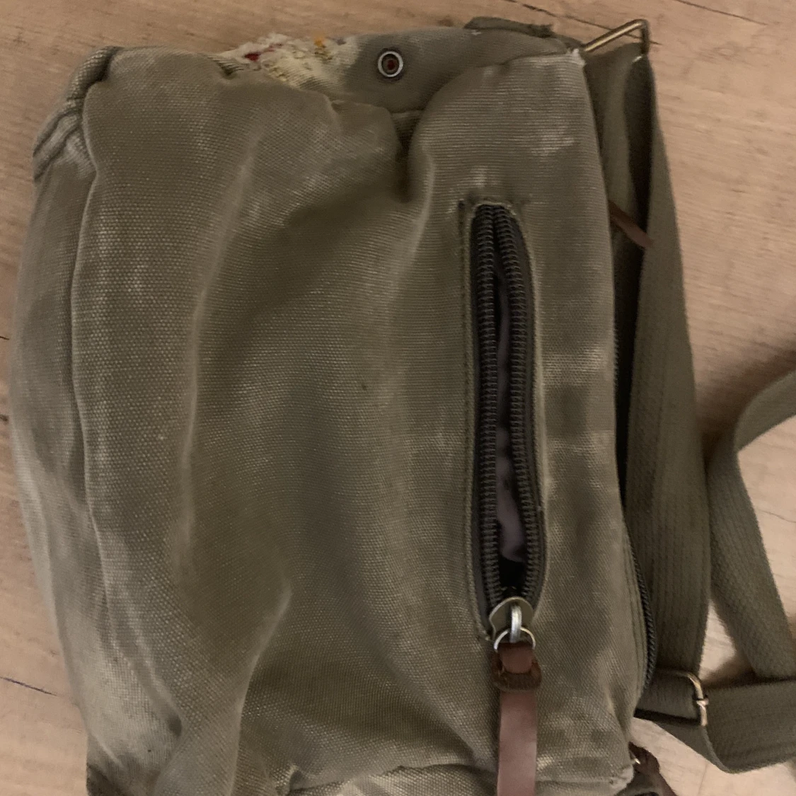 grön axelremsväska  - 91