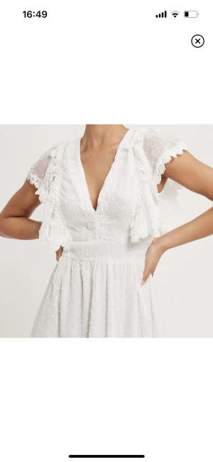 Studentklänning  - Helt ny klänning som passar till studenten 