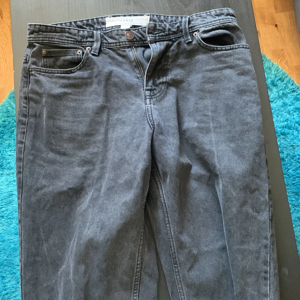 Säljer mina breda jeans då jag växt ur dom. Pris kan diskuteras . Jeans & Byxor.