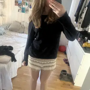 shorts med mönster från hm perfekt till sommaren❤️ tryck inte på köp nu och köpare står för frakt❤️ köpta för ca 200kr