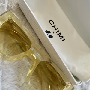 Chimi x H&M - Chimi x H&M solglasögon som aldrig kommit till användning 💕