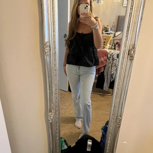 Low waist jeans - Säljer mina low waist jeans från carlins då dom inte sitter som jag vill. storlek 26/32❤️