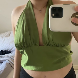 Topp - Säljer denna jätte fina gröna topp från Gina, i storlek 36💚köpt för 400kr säljer för 250 använd 1 gång. 