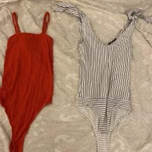 Bodys❤️🦋 - Vänster: XS från BikBok, använd men i fint skick❤️  Höger: XXS från Gina Tricot, använd ett fåtal gånger, fint skick🦋  100kr för båda, 60kr styck