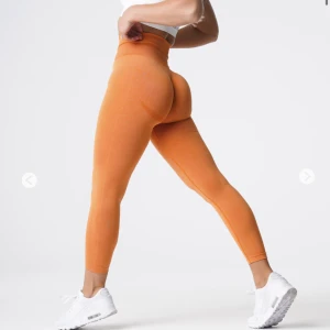 NVGTN träningsthigts - Säljer dessa fina NVGTN thigts. De är nästan aldrig använda så de är som nya. Ny pris 579kr🥰