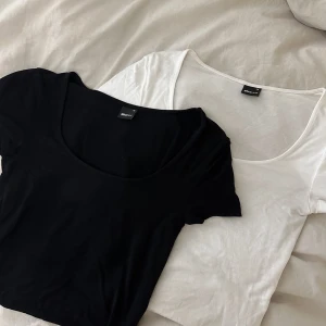 Toppar  - Säljer mina två trendiga toppar från Gina🥰 båda för 120kr!!