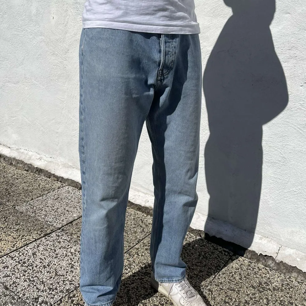 Ett par snygga jeans från Weekday i storlek 31/32. Rak passform. Bra skick. . Jeans & Byxor.