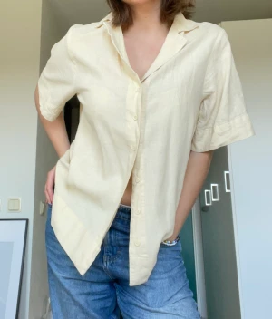 Gul linneskjorta - Superfin linneskjorta som tyvärr inte kommer till användning! 