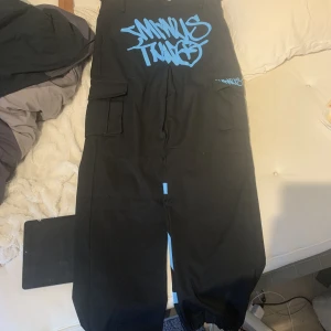 Minus Two Cargos - Snygga Minus Two cargos aldrig använda! feta Y2K streetwear plagg
