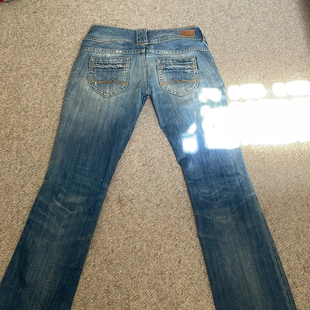 jätte snygga jeans från pepe jeans men tyvärr för stora för mig :( 44cm över midjan & 85cm i innerbenslängd!. Jeans & Byxor.