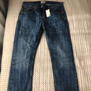 Nya jeans från Lager 157. Jeansen är inte använda, ett par har fortfarande kvar prislappen. Ett par kostar 30kr.