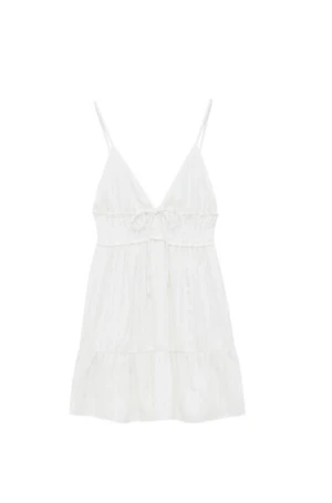 Klänning pull&bear - Fin sommarklänning från pull&bear, endast använd ett fåtal gånger så i fint skick! 