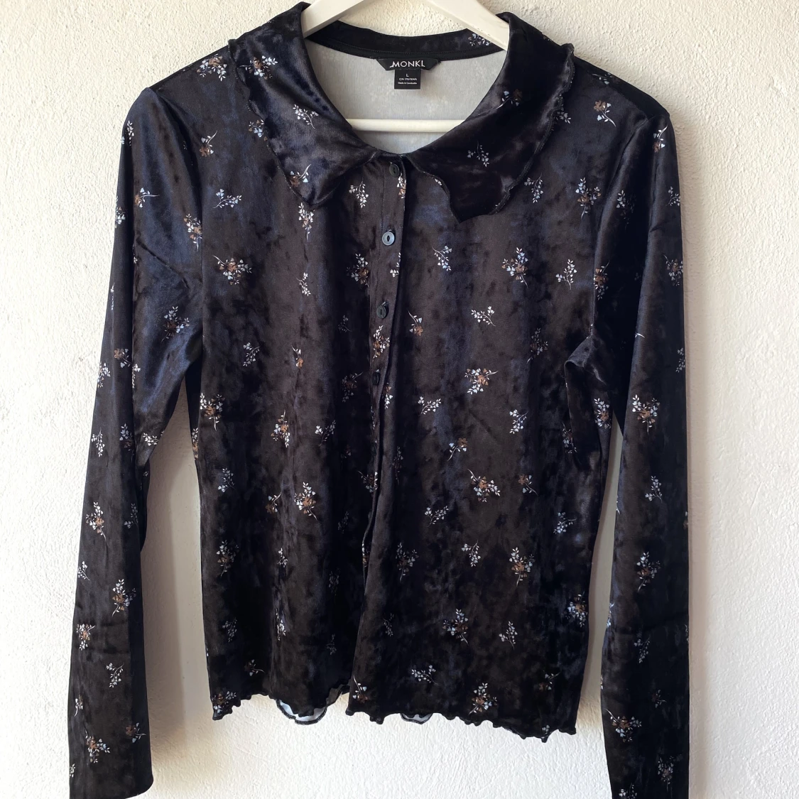 MONKI sammetsskjorta