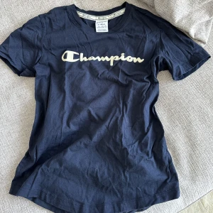 Champion T-shirt  - Endast använd 2-3 ggr💕