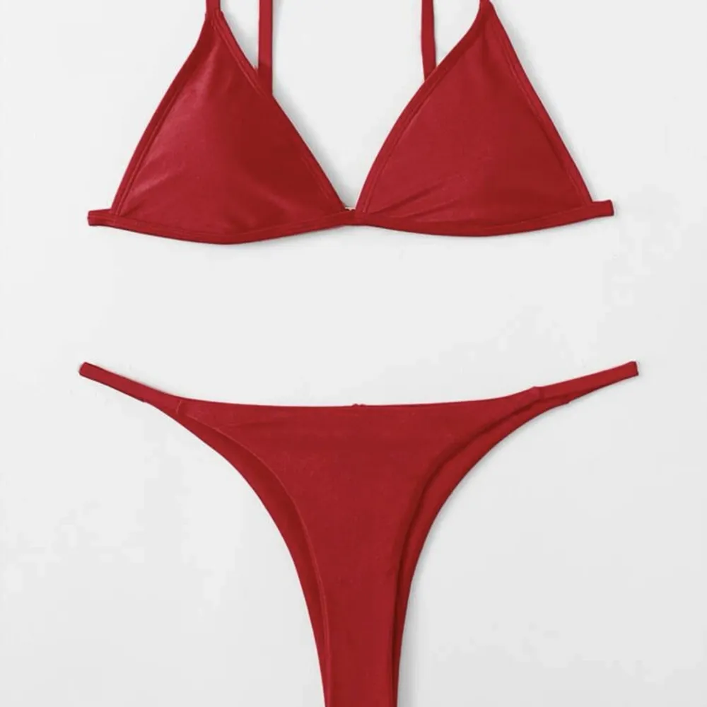 Säljer denna röda bikinin då den inte satt som jag ville, endast testad, frakt 45 💞 passar S-M. Övrigt.