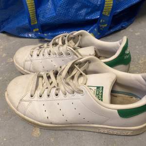 stan smith adidas skor, använda men i bra skick! storlek 38