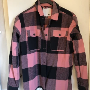 Jacka  - Skjortjacka, knappt andvänd st 160