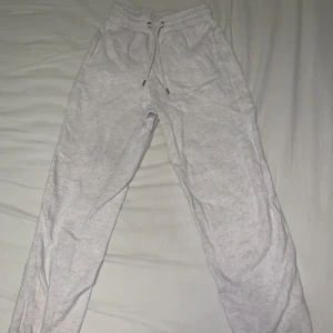 Vita mjukisbyxor - Vita sköna mjukisbyxor 