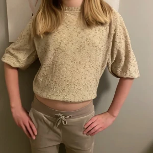 Zara tröja - Skit fin zara tröja kommer dock inte till användning därför jag säljer