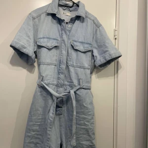 playsuit - En super fin playsuit som jag nu tänker sälja då jag aldrig använder den.