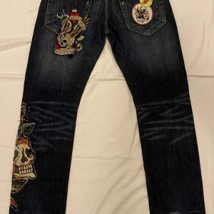 Super snygga ed hardy jeans| storlek 32/32| skick 8/10 | 