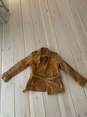 Skinnjacka  - Skitsnygg skinnjacka❤️‍🔥❤️‍🔥 Perfekt till hösten! Jättebra skick🌟