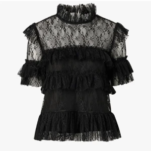 Tröja  - En snygg tröja med volanger från by malina säljer för 1000+fraktplan diskuteras vid snabb affär