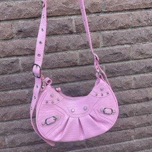 Väska - Supersnygg rosa väska. Oanvänd. 