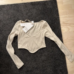 Zara topp - Super fin topp från zara aldrig använd 