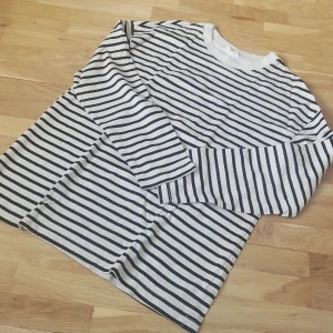 Långärmade tröja - Använt fåtal gånger. 