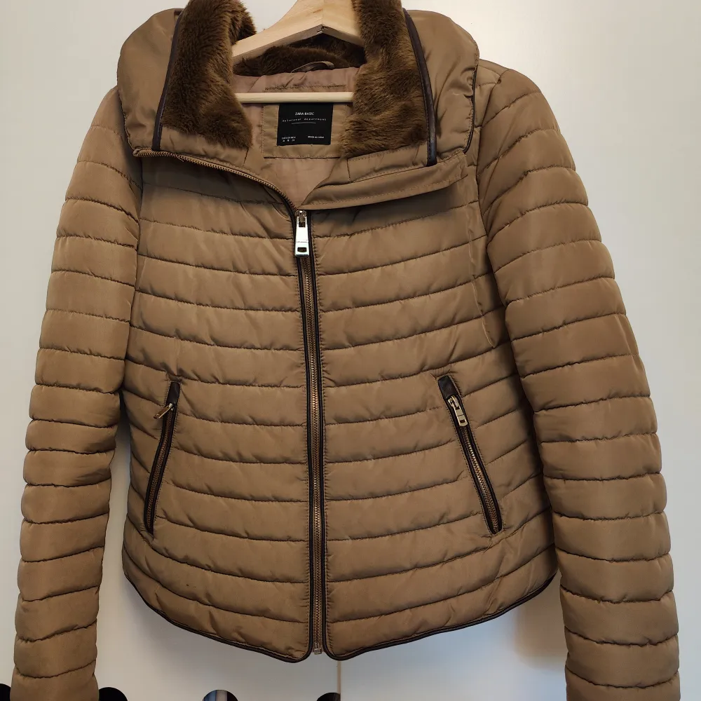 Brown Zara Basic puffer jacket Good condition. Jackor.