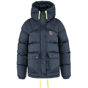 Expedition down lite fjällräven - Sjukt snygg fjällräven jacka i mörkblå, perfekt till vintern! Har en liten defekt på fickan som knappt syns, men skickar fler bilder på begäran. Syns även på tredje bilden, vänster sida. Kom privat för fler bilder!❤️ pris kan diskuteras vid snabb affär!