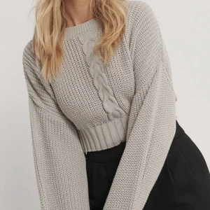 Stickad tröja  - Stickad tröja från NA-KD! Fint skick!