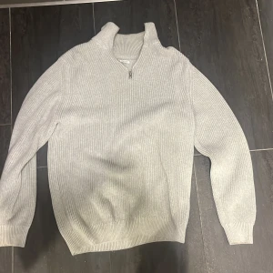 Zara half zip - Knapp använd fick i present förstor 