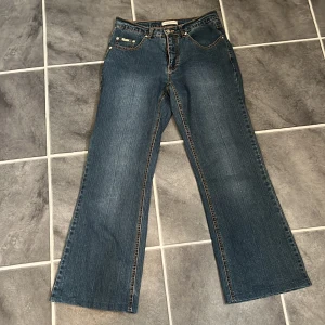 Vintage jeans  - 2000s vintage jeans i storlek 38. 300kr plus frakt. 