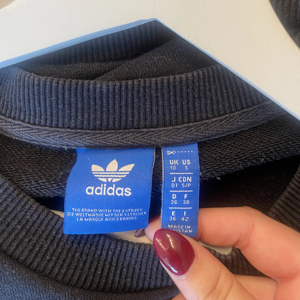 Adidas tröja storlek S, lite oversized . Hoodies.