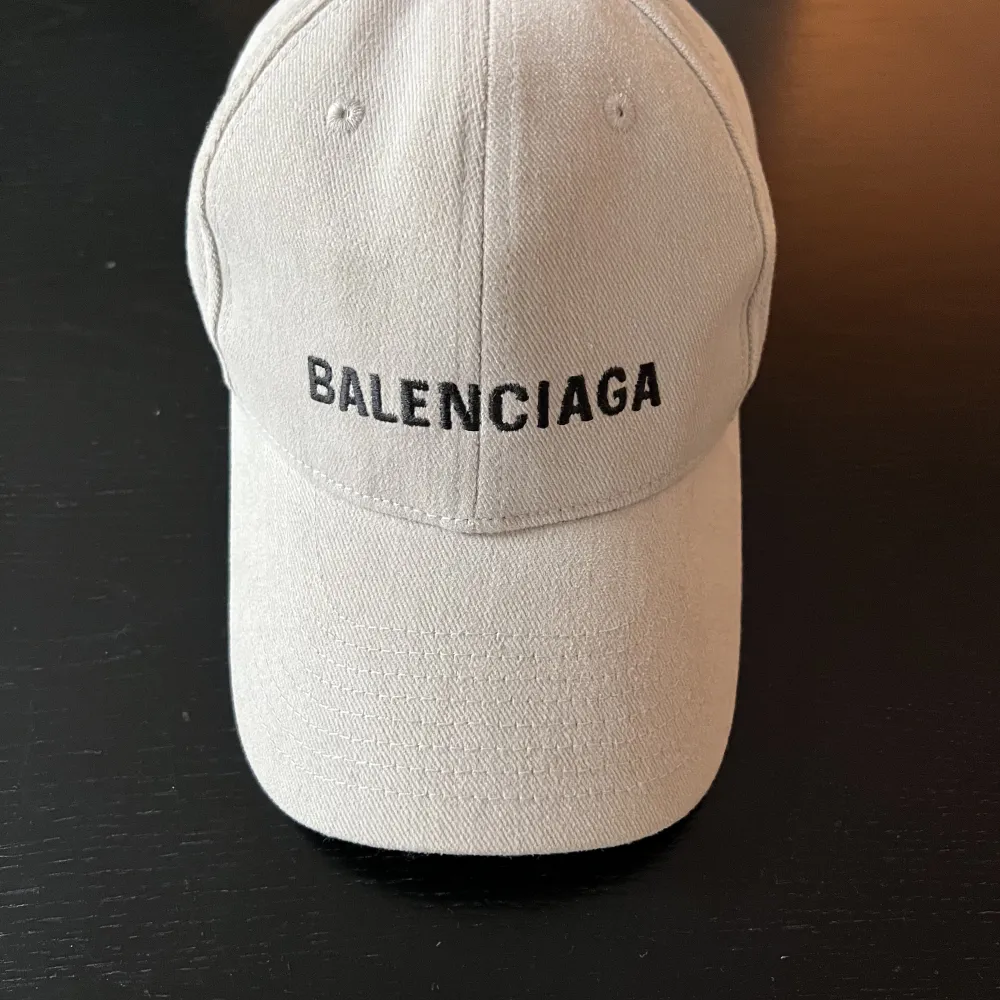 Balenciaga keps One Size  Nästan oanvänd!  Orginal, ingen fake!. Övrigt.