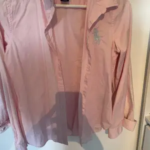 Säljer min rosa Ralph lauren skjorta då den blivit för liten