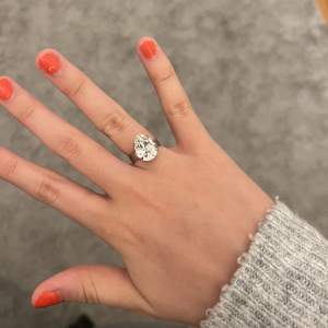 Super fin ring från Caroline Svedbom!! Ringen är ganska använd som man kan se på sista bilden!! Annars i superbra skick!