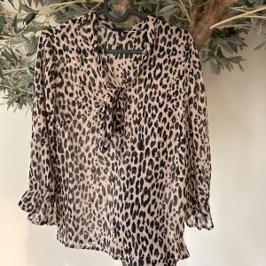 Gina Tricot blus - Fint skick!