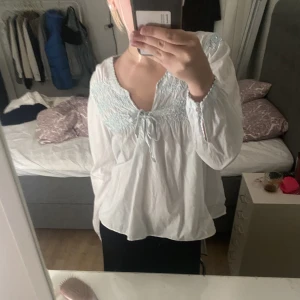 Odd molly blus  - Finaste odd Molly blusen, jätte bra skick, storlek 2 vilket motsvarar m! Säljer pga har en likadan. 