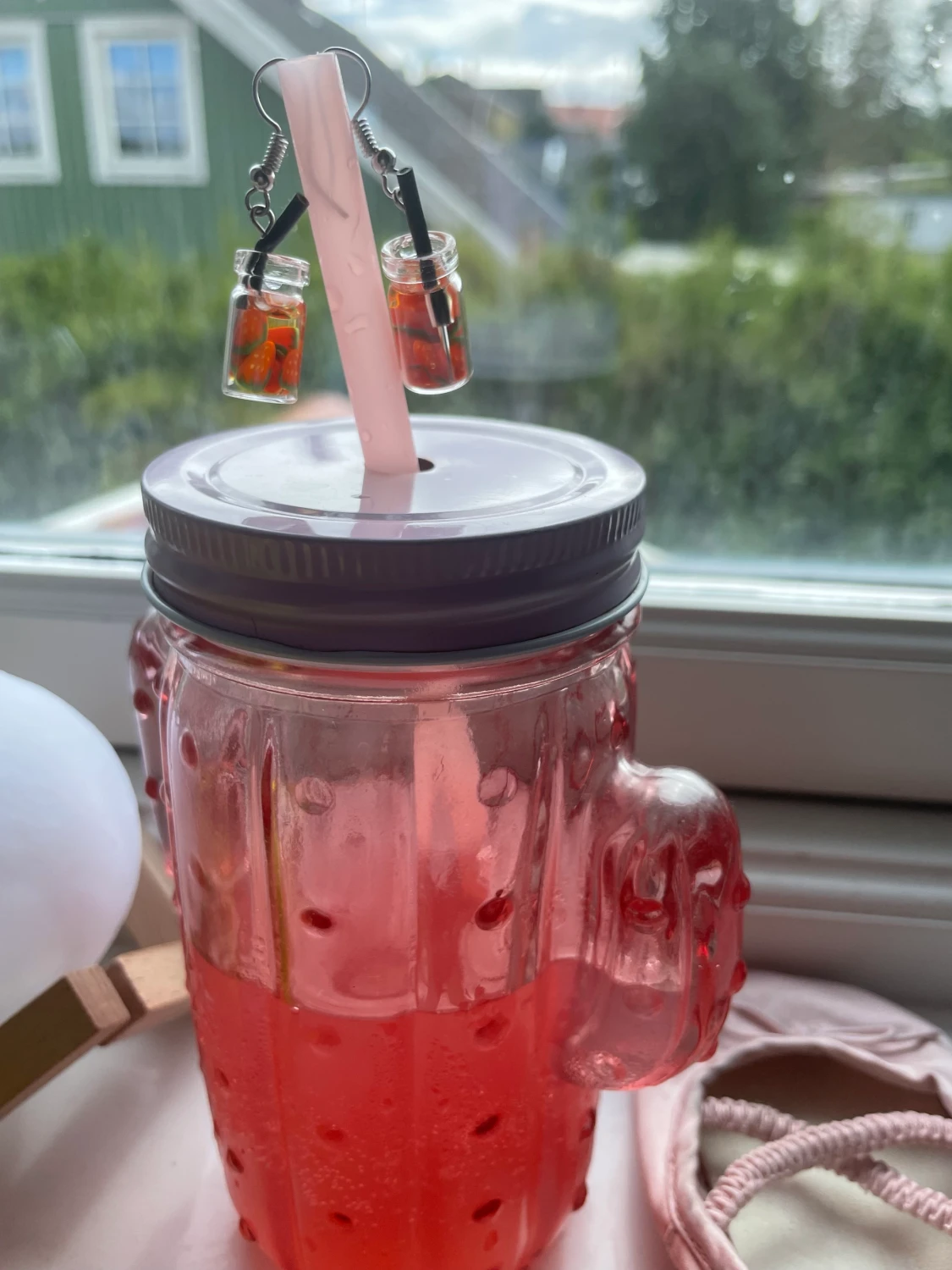 Somriga fina jordgubbdryck örhängen!!🍓🍓