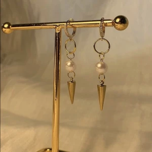 Sthlmstilsmycken  - Köp för 99kr/st  Eller  185kr/par  Modell 082