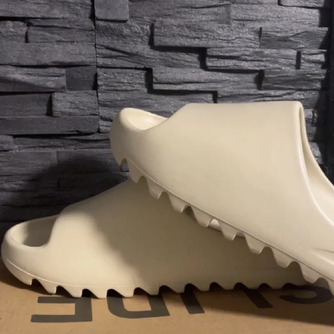 Yezzy slide ”BONE” - 90