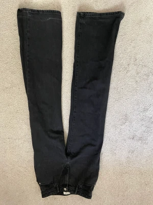 Svarta Lindex jeans - Jeans från Lindex i storlek 34, nypris ca 500💓
