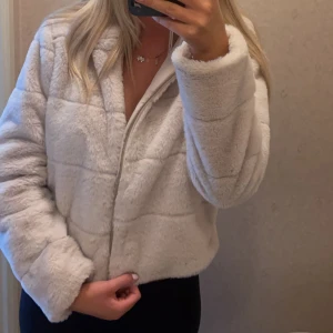 Teddy jacka - Super fin jacka perfekt till hösten! Som ny