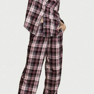 Pyjamas  - Sparsamt använd pyjamas från Victoria’s secret. 